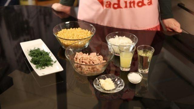 Ton balıklı makarna yapmak için gerekli malzemeler nelerdir?