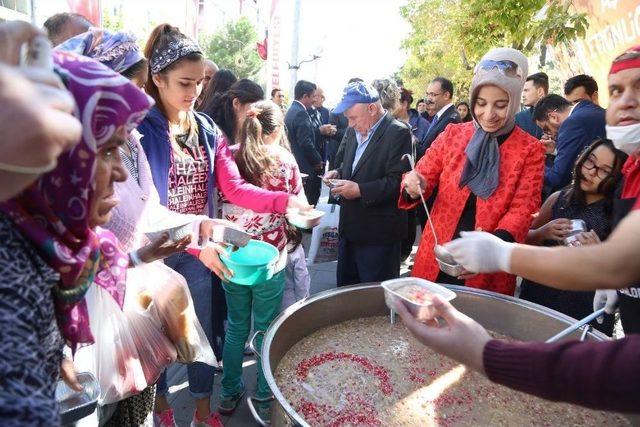 Uşak’ta 5 Bin Kişilik Aşure Dağıtıldı