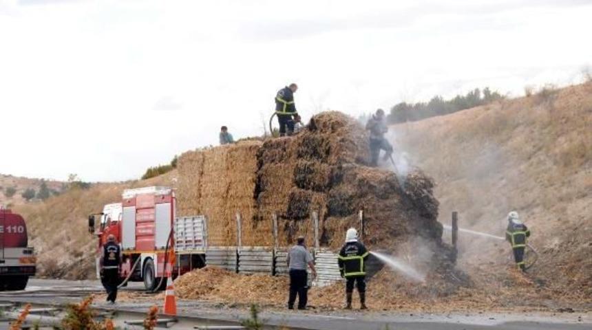 Gaziantep'te Saman Y&uuml;kl&uuml; Tır'da Yangın