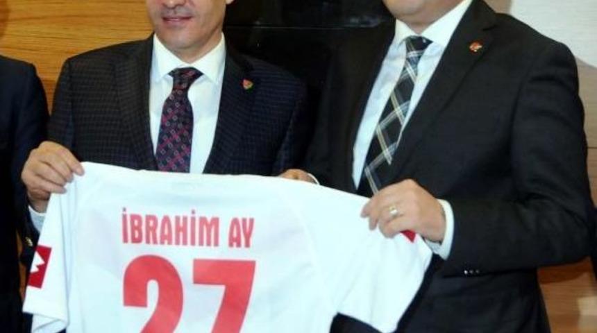 Federasyonu Başkanı: Hokey Okey Ile Karıştırılıyordu