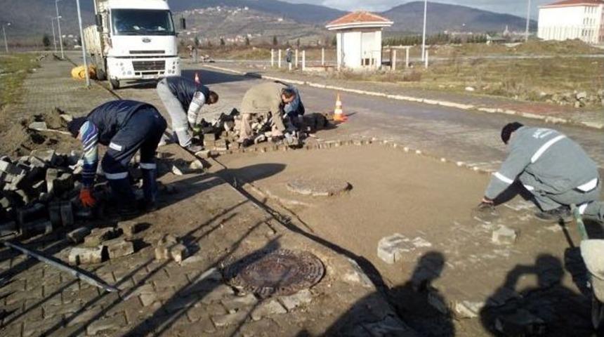 Saltukova&rsquo;da Bozuk Olan Yollara Parke Taşı D&ouml;şeniyor