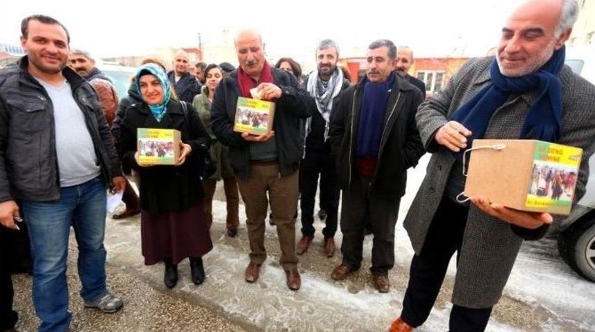 Edremit&rsquo;te &ldquo;&ouml;calan&rsquo;a &Ouml;zg&uuml;rl&uuml;k, Kobani&rsquo;ye Yardım&rdquo; Kampanyası