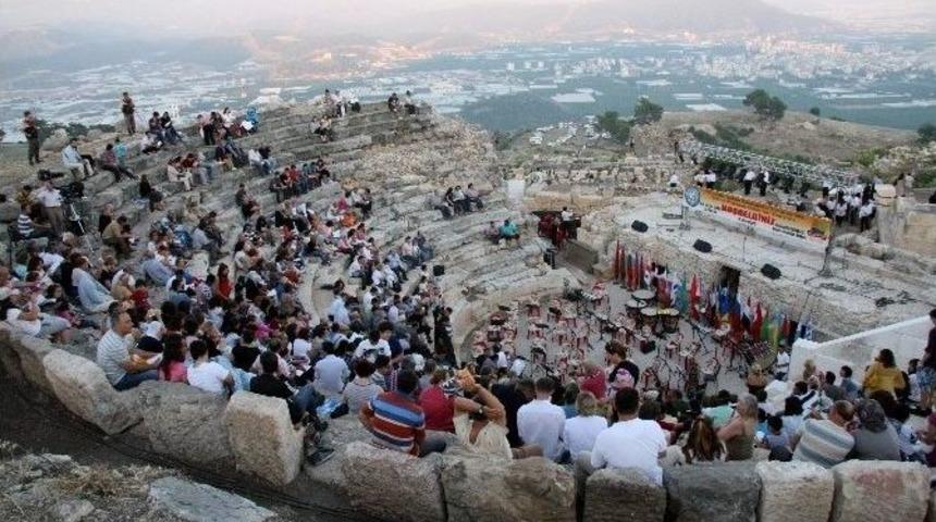 Rhadiapolis Antik Tiyatrosu Stoasının Restorasyon İhalesi İmzalandı