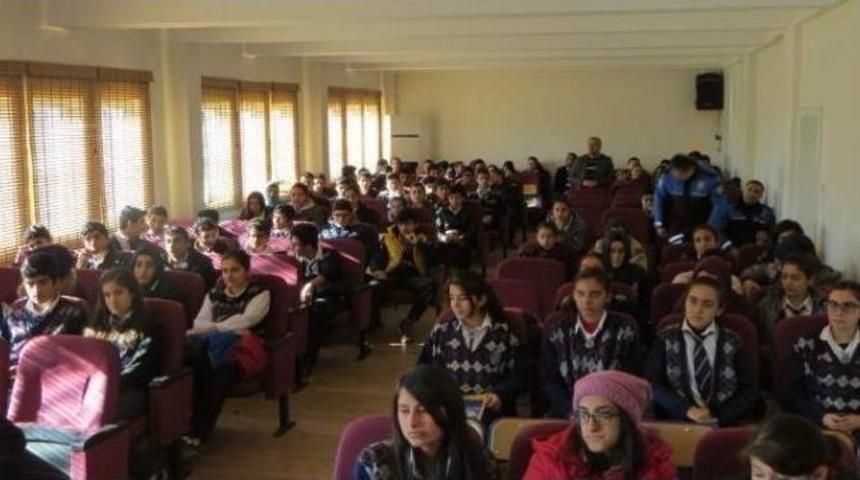 &Ouml;ğrencilere, &ldquo;sosyal Medya Ve G&uuml;venli İnternet&rdquo; Konulu Konferans