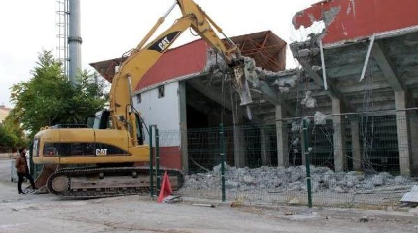 Elazığ Atat&uuml;rk Stadyumu&rsquo;Nda Yıkım Başladı