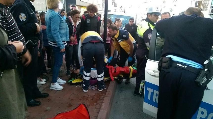 Kamyonetin &Ccedil;arptığı Lise &Ouml;ğrencisi Yaralandı