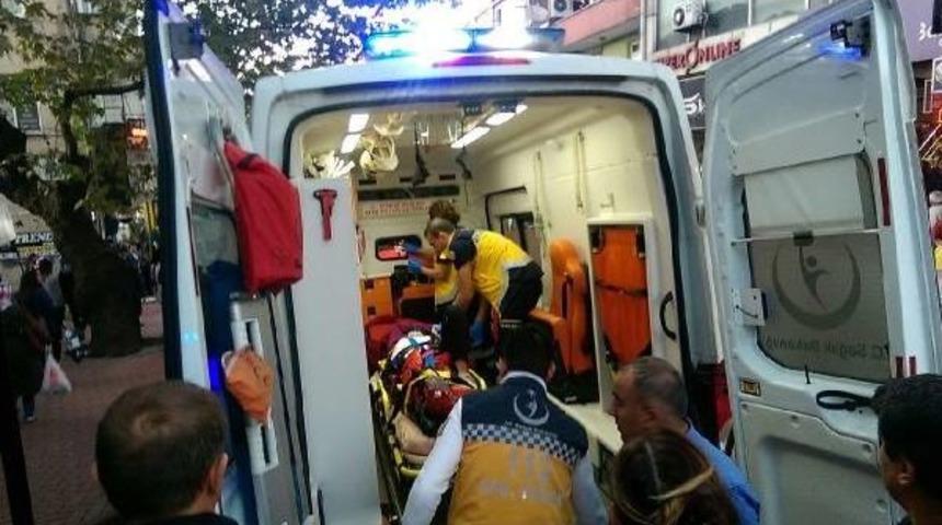 Kamyonetin &Ccedil;arptığı Gen&ccedil; Kız Yaralandı