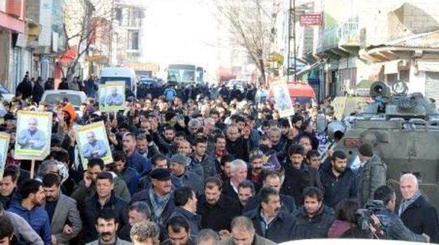 Hdp'li  &Uuml;&ccedil;er: Haddinizi Aşarsanız Kobani'deki Direnişi G&ouml;r&uuml;rs&uuml;n&uuml;z