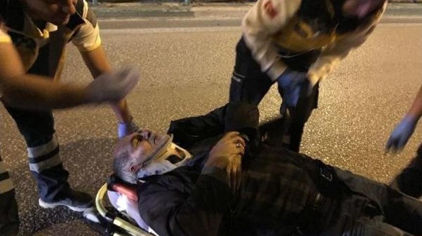 Bursa'da Ana Yolda Geri Giden Taksiye Kamyonet &Ccedil;arptı: 2 Yaralı