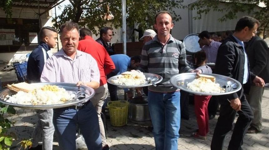 Bu Yerde Yaşayıp Emekli Olan Herkes Hayır D&uuml;zenliyor