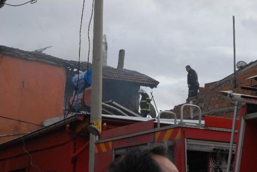 Somalili Gen&ccedil; Kız Yangında Hayatını Kaybetti