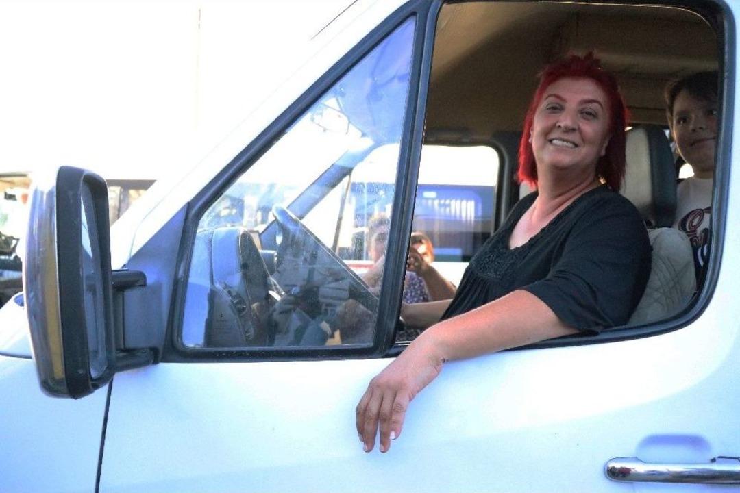 Unuttuğu &Ccedil;antayı Getirmeyen Şof&ouml;re Kızıp Servis Şof&ouml;r&uuml; Oldu