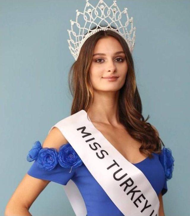 İzmirli Pınar, Miss Universe'te Türkiye'yi Temsil Edecek