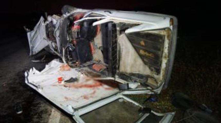 D&uuml;ğ&uuml;nden D&ouml;nen Aile Kaza Yaptı: 1 &Ouml;l&uuml;, 1&rsquo;i Ağır 3 Yaralı