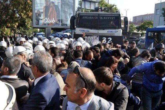 Ankara'da Gar Saldırısının Yıl Dönümünde Polis Müdahalesi