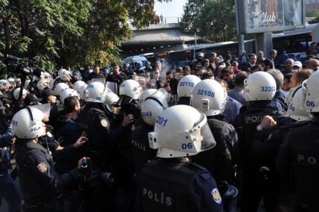 Ankara'da Gar Saldırısının Yıl Dönümünde Polis Müdahalesi