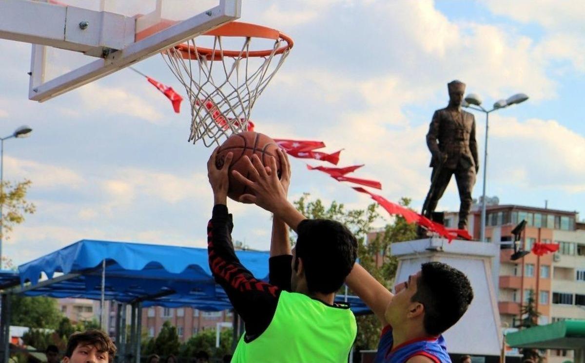 Edremit&rsquo;te Streetball Turnuvası Heyecanı