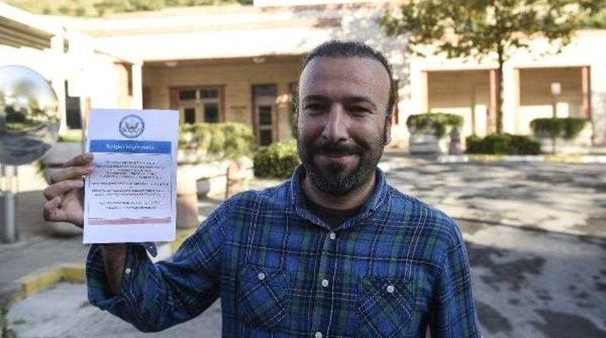 Abd Başkonsolosluğu'na Vize I&ccedil;in Gelenler Kapıda Kaldı;gelenlere Bilgilendirme Kağıtları Verildi