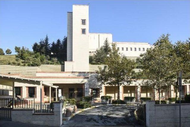 Abd Başkonsolosluğu na Vize I&ccedil;in Gelenler Kapıda Kaldı;gelenlere Bilgilendirme Kağıtları Verildi 2