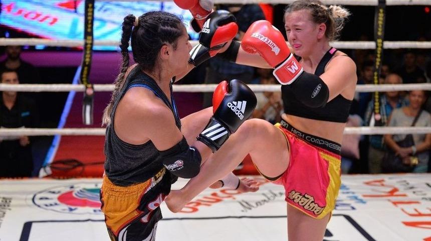 Muratpaşa Kent Meydanı&rsquo;nda Muay Thai Heyecanı