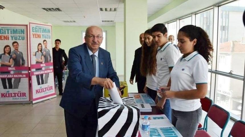 Başkan Albayrak, Lise Meclis Başkanı Se&ccedil;iminde Oy Kulandı