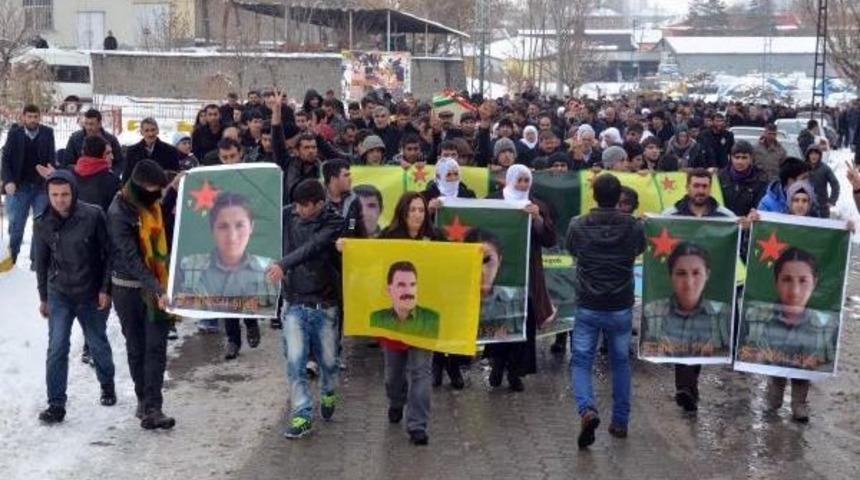 Kobani'de &Ouml;len Kızın Cenazesi Malazgirt&rsquo;E Toprağa Verildi