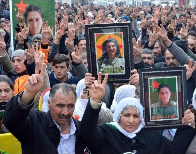 Kobani'de Ölen Kızın Cenazesi Malazgirt’E Toprağa Verildi