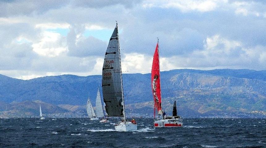 Sonbahar Trofesi Yelken Yarışları &Ccedil;eşme&rsquo;de Başladı