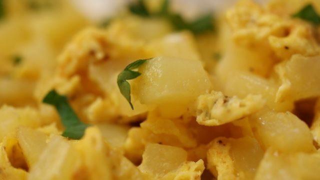 Patatesli yumurta nasıl yapılır?