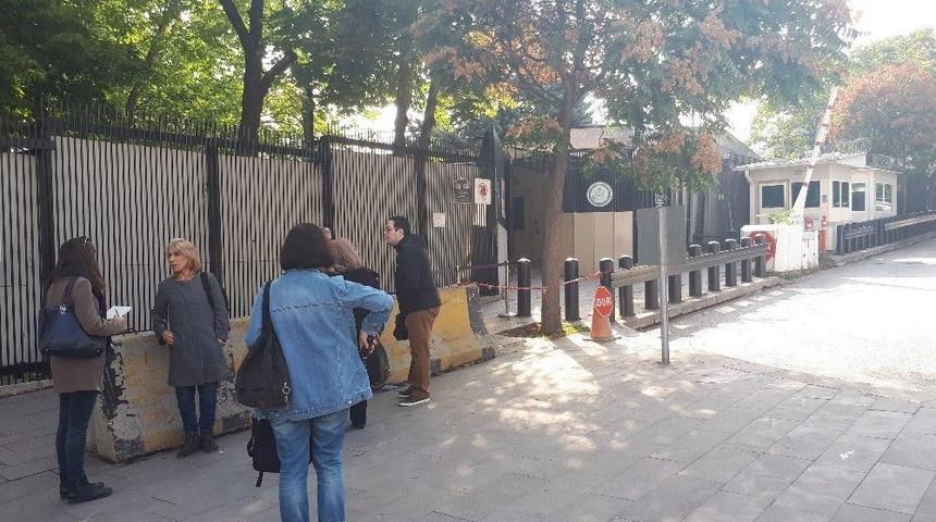 Abd B&uuml;y&uuml;kel&ccedil;iliği &Ouml;n&uuml;nde Sessiz Bekleyiş