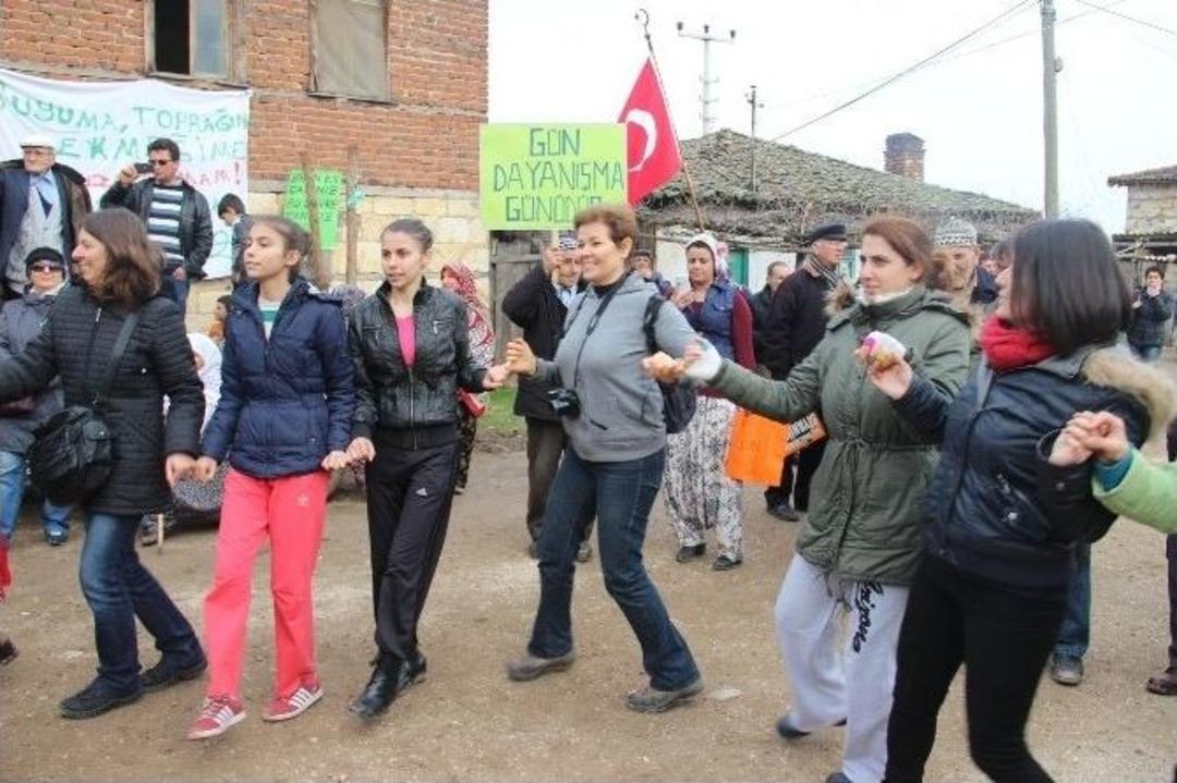 Toplantıyı İptal Ettirdiler, Davul &Ccedil;alıp Oynadılar