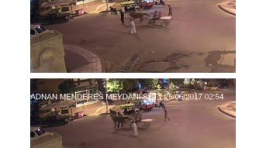 At Arabasının Yayaya &Ccedil;arptığı Kaza Kamerada