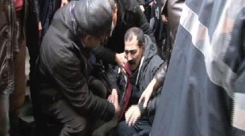 Metrob&uuml;s Yolunda Kaza...