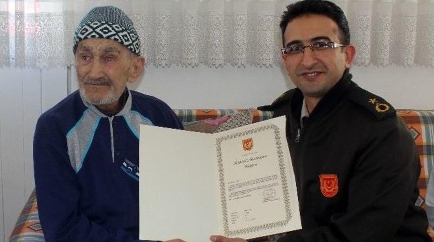 G&ouml;zyaşları İ&ccedil;erisinde Madalyasına Kavuştu