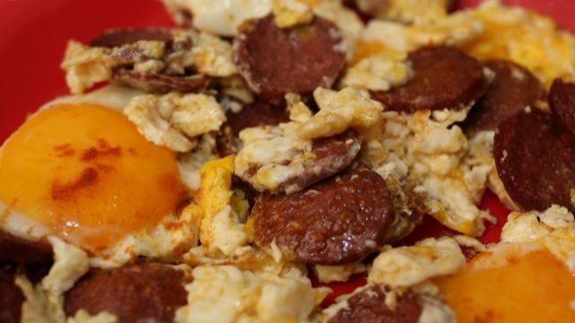 Sucuklu yumurta nasıl yapılır?