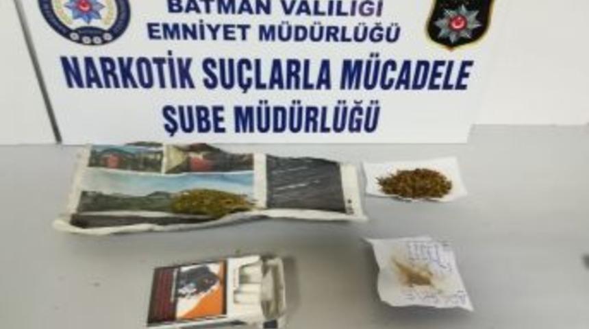 Parkta Uyuşturucu Madde Kullanan 2 Kişi G&ouml;zaltına Alındı