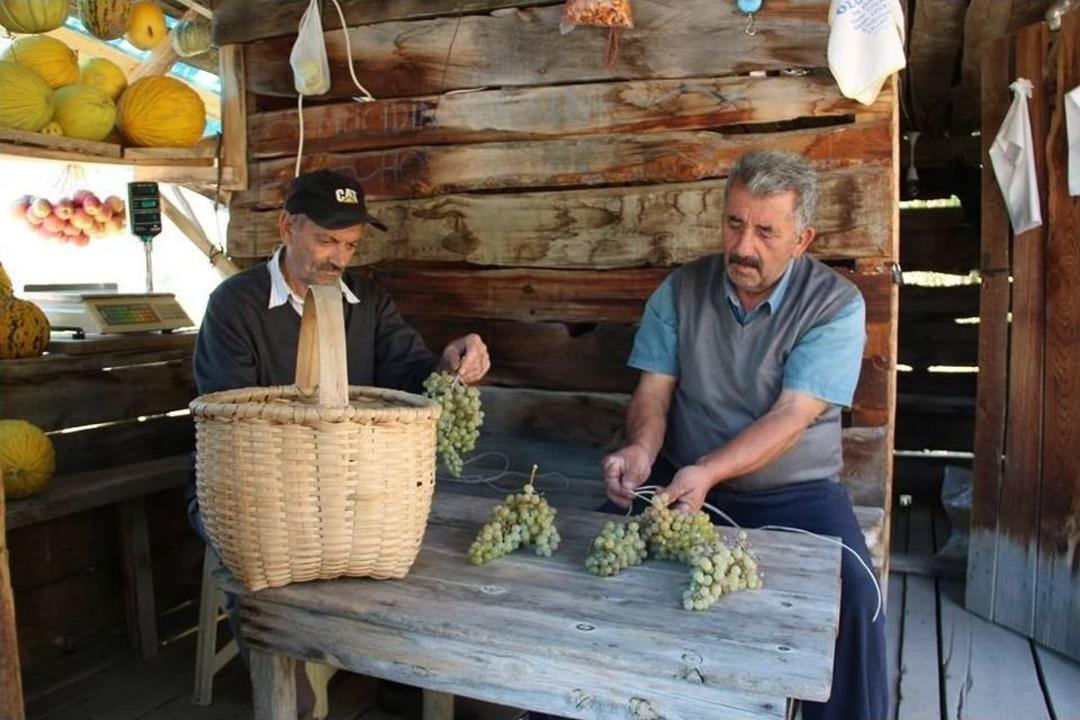 Hevenk Ettikleri Meyveleri Kışın T&uuml;ketiyorlar