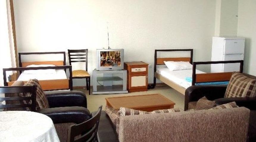 Yaşlı Oteli G&uuml;ng&ouml;rm&uuml;ş B&uuml;y&uuml;klerin Hizmetinde