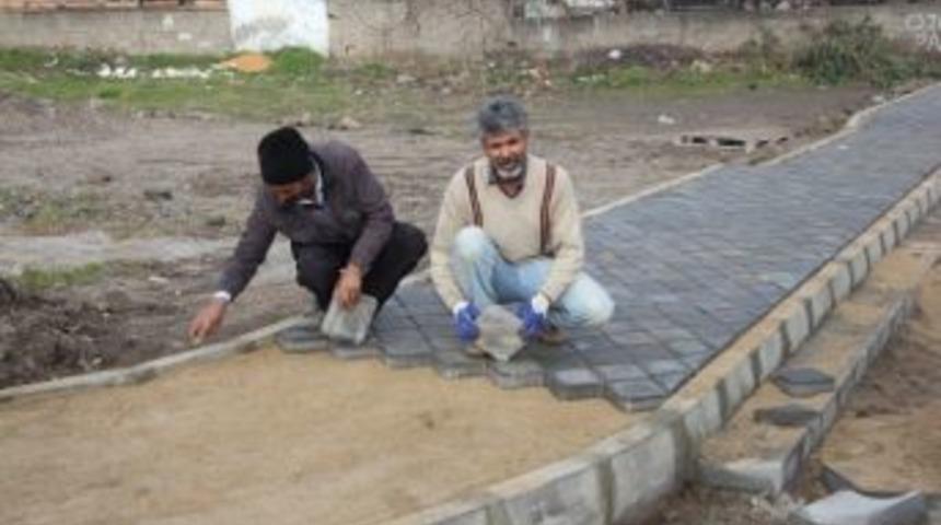 Burhaniye&rsquo;de Caddelere Parke Taşı G&uuml;zelliği