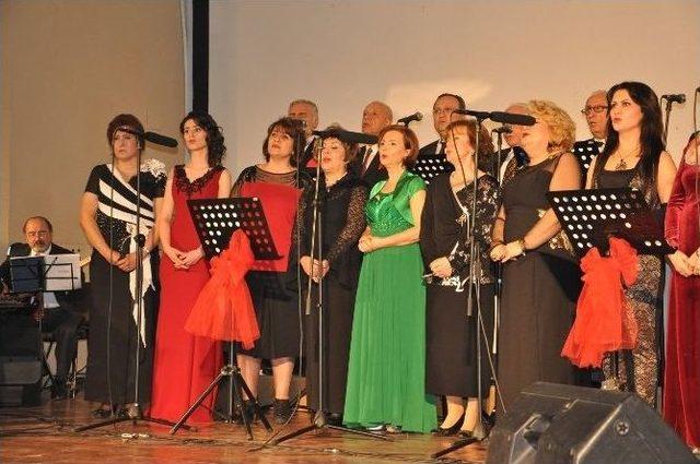 Edremit Türk Müziği Konservatuar Derneği Kış Konseri Yapıldı