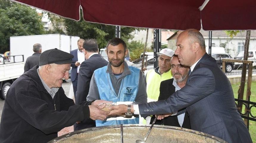 Başkan Togar, Aşure Dağıttı