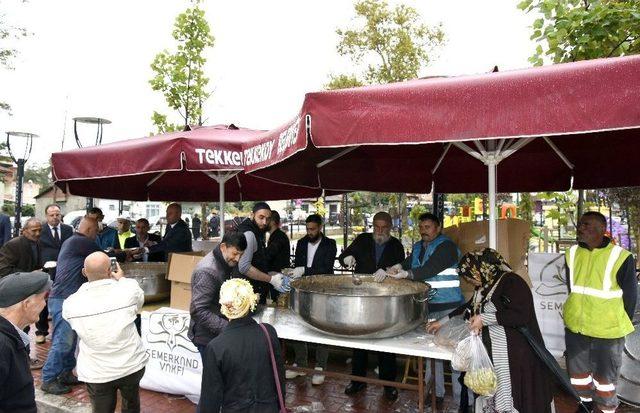 Başkan Togar, Aşure Dağıttı