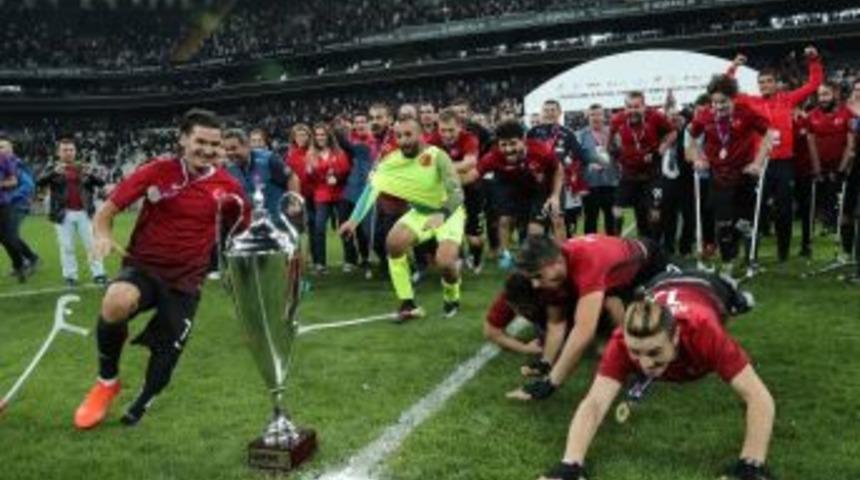 (&ouml;zel Haber) Ampute Milli Takım Kaleci Selim Karadağ&rsquo;dan Şampiyonluğun &Ouml;yk&uuml;s&uuml;