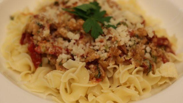 Cevizli makarna nasıl yapılır?