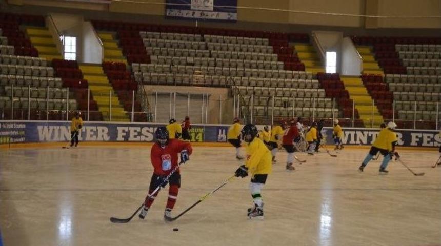 Buz Hokeyi Okulu Başladı