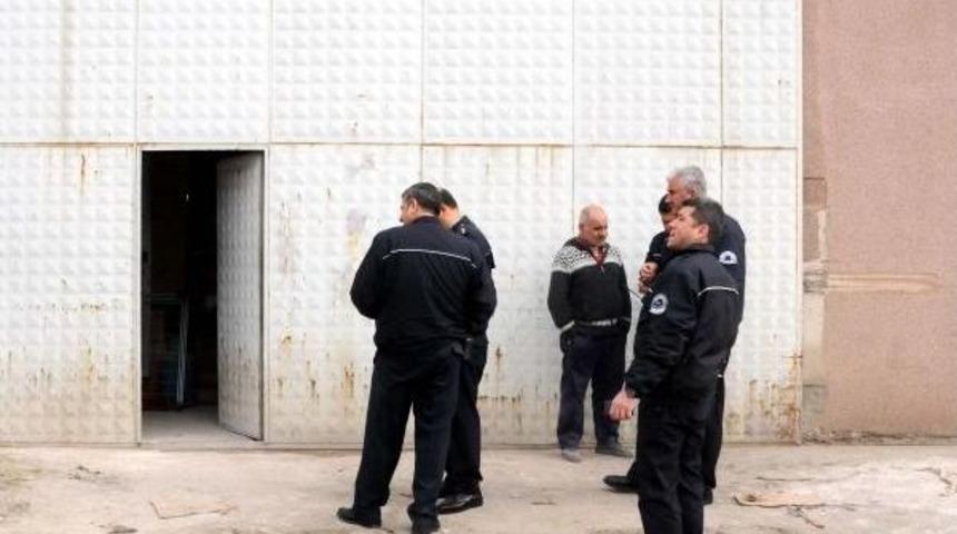 Gaziantep&rsquo;Te Asans&ouml;r Ile Duvar Arasında Sıkışan Iş&ccedil;i &Ouml;ld&uuml;