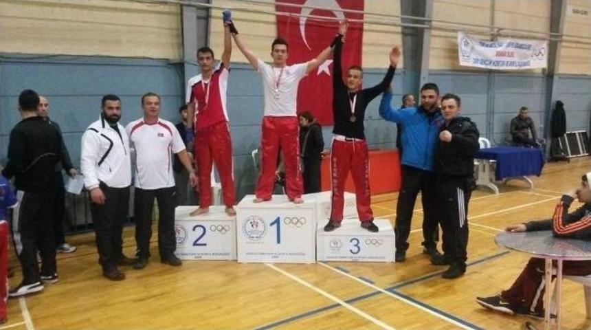 Urlalı Kick Boks Sporcular Madalyaları Topladı