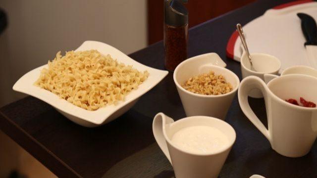 Cevizli makarna yapmak için gerekli malzemeler nelerdir?