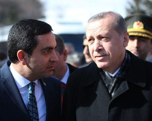 Cumhurbaşkanı Erdoğan Camiye Yürüyerek Gitti