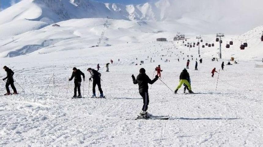 Erciyes Kayak Merkezinde S&ouml;mestr Sevinci